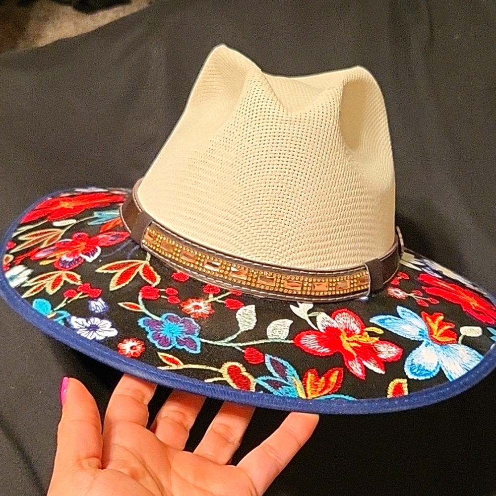 👒Artisanal Hat👒